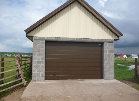 Секционные гаражные ворота Doorhan (ш*в) 2550*2200, RAL8014,широкая полоса,ручные, стандартный монтаж купить по низкой цене в городе 