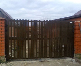 Фото распашных ворот - примеры работ ООО Краснодарские ворота Геленджик